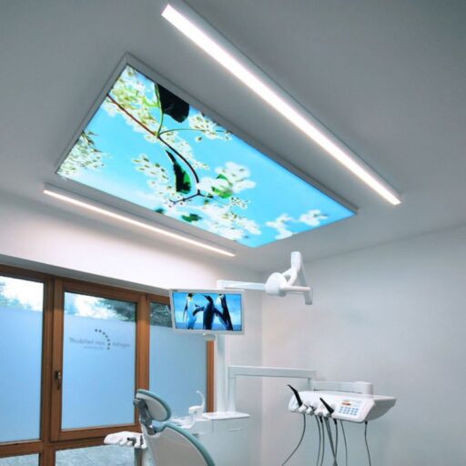 Ceiling-mounted full spectrum led luminaires for dental care